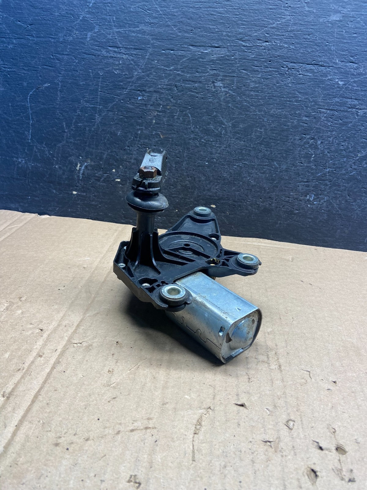 2004 to 2010 Chrysler PT Cruiser Rear Hatch Wiper Motor AE23292