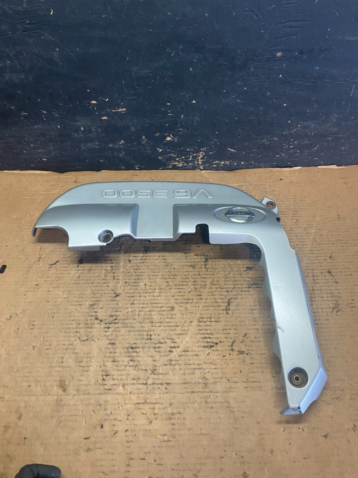 2001 to 2004 Nissan Pathfinder Engine Cover Ornament S1123 DG1
