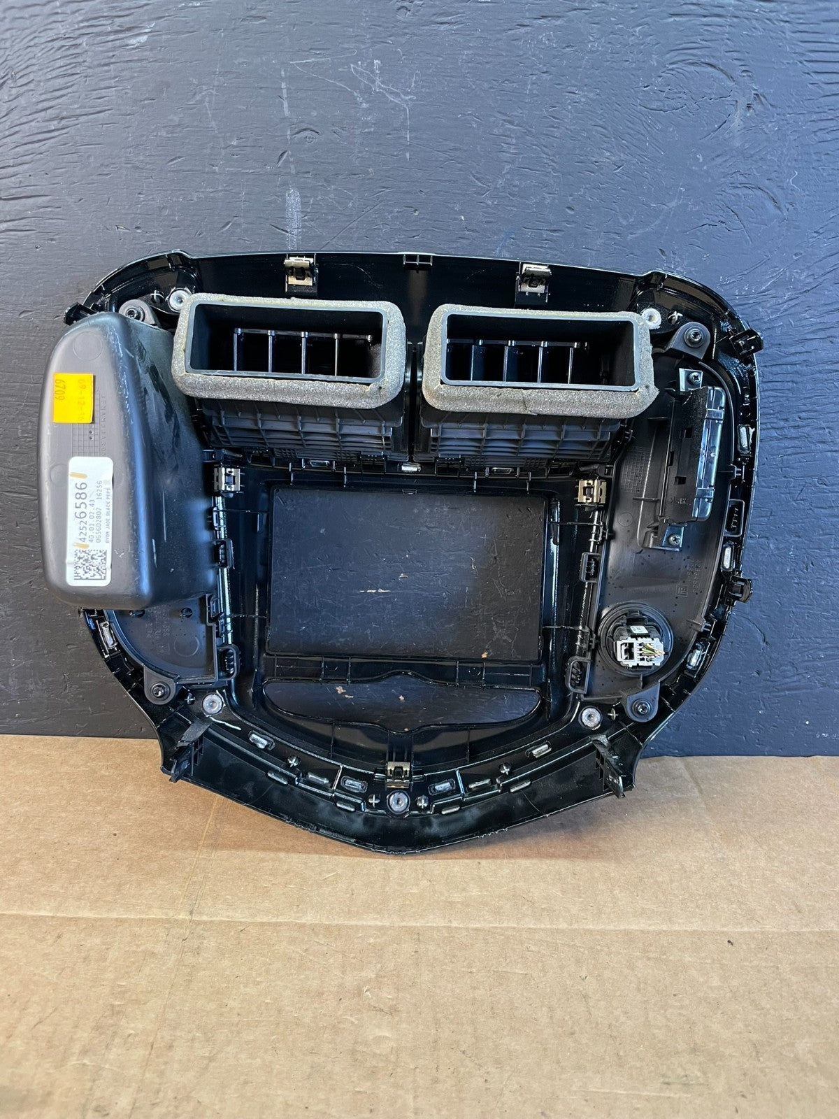 2017- to 2020 Chevrolet Sonic Center Dash Radio Air Vent Trim Bezel ac5190 DG5