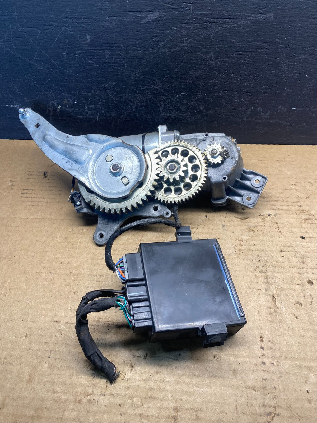 2009-2012 GMC Acadia Power Motor Liftgate Tailgate Control Module ac7997 DG5