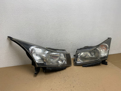 2011 to 2015 Chevrolet Cruze Halogen Left+Right Set Headlights AE7282 DW2