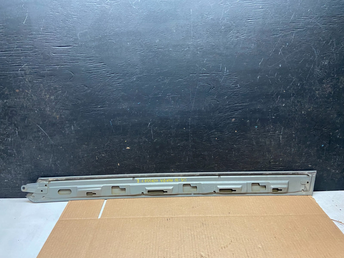 2005 to 2010 Honda Odyssey Right Side Rail Cover Quarter Trim Molding J14165