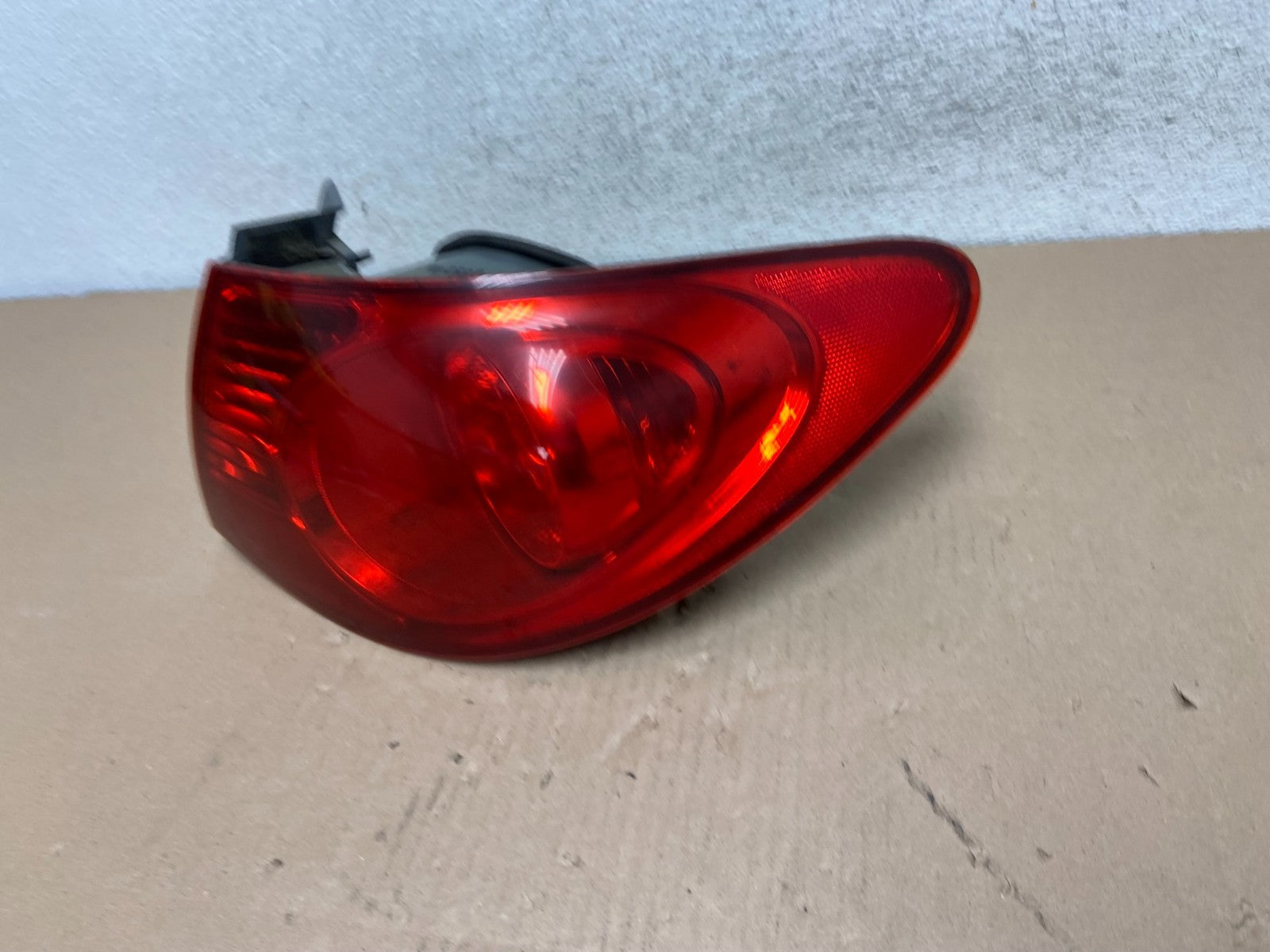 2007 to 2010 Hyundai Elantra Sedan Right Passenger Side Tail Light AG5765 DW1