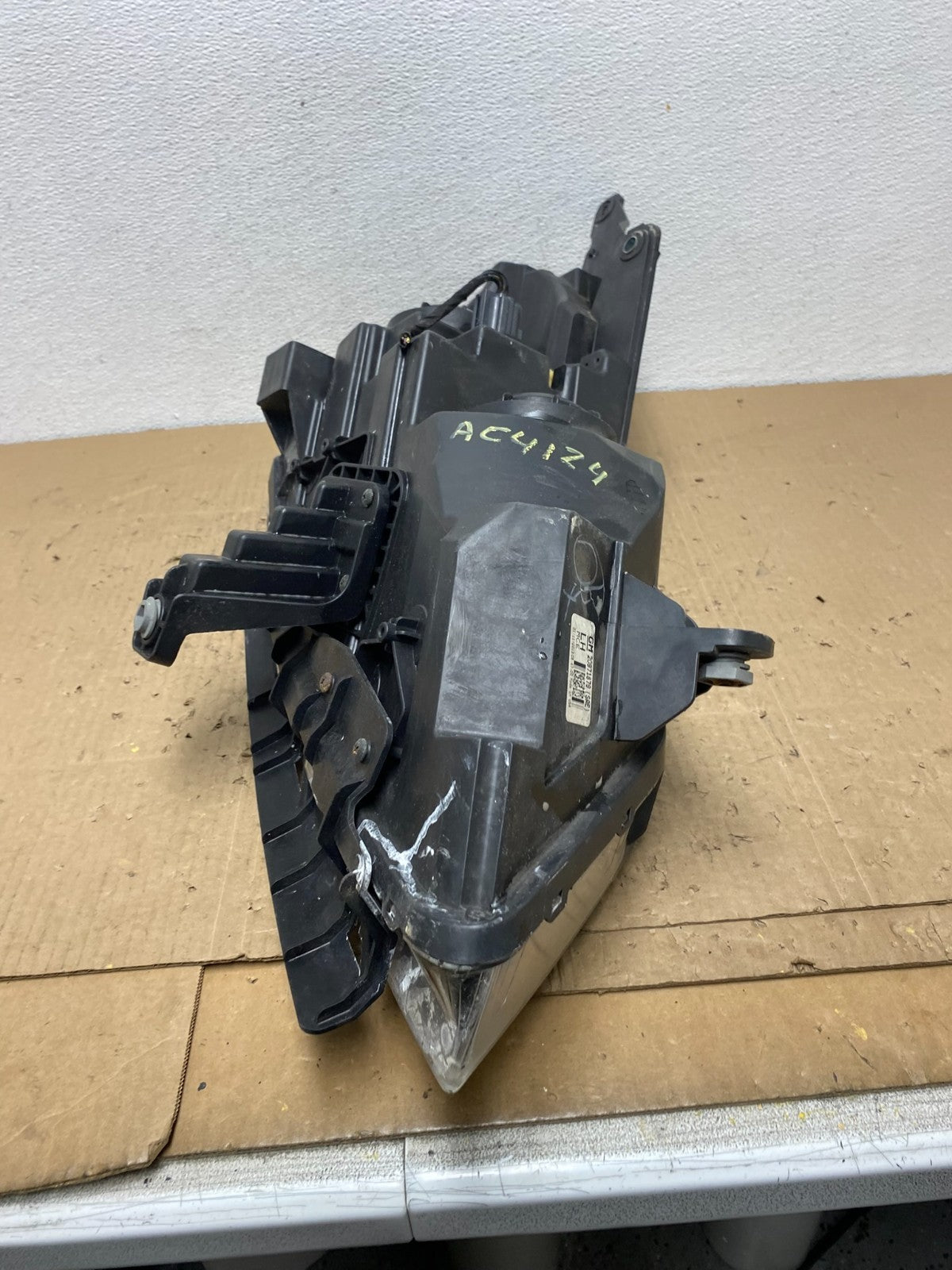 2013-2017 Chevrolet Traverse Left Driver LH Side Headlight Halogen OEM AC4124 DW8