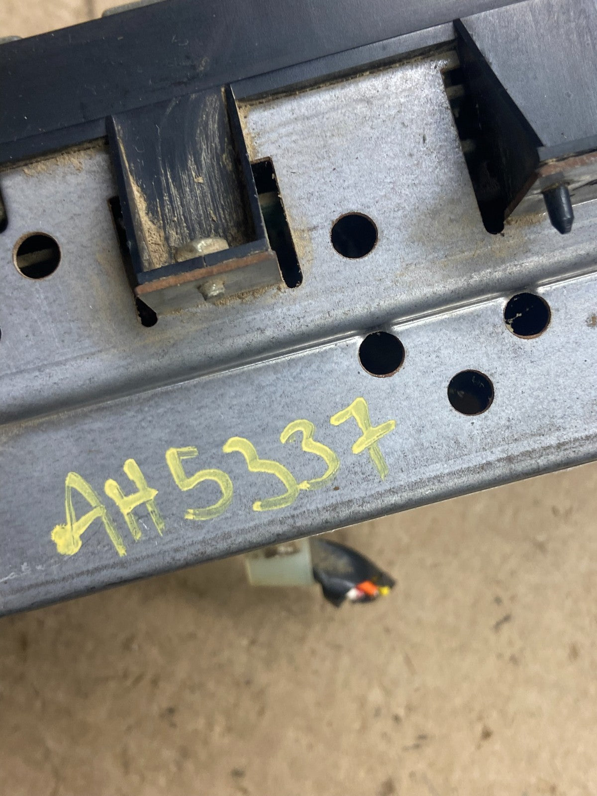 1988 - 1994 Chevrolet GMC C/K Am Fm Radio Head Unit ah5337 DG6