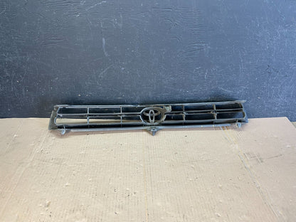 1992 1993 1994 Toyota Camry Front Upper Grill Grille AD8473 DG4