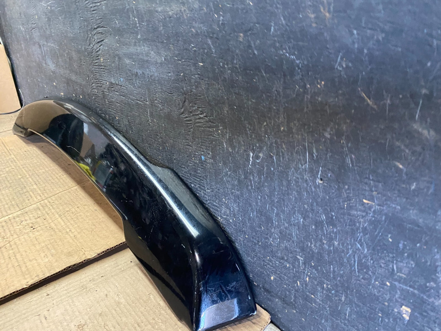 2008 to 2014 Land Rover LR2 Rear Trunk Tail Light Lift Gate Spoiler Q8571 DG1