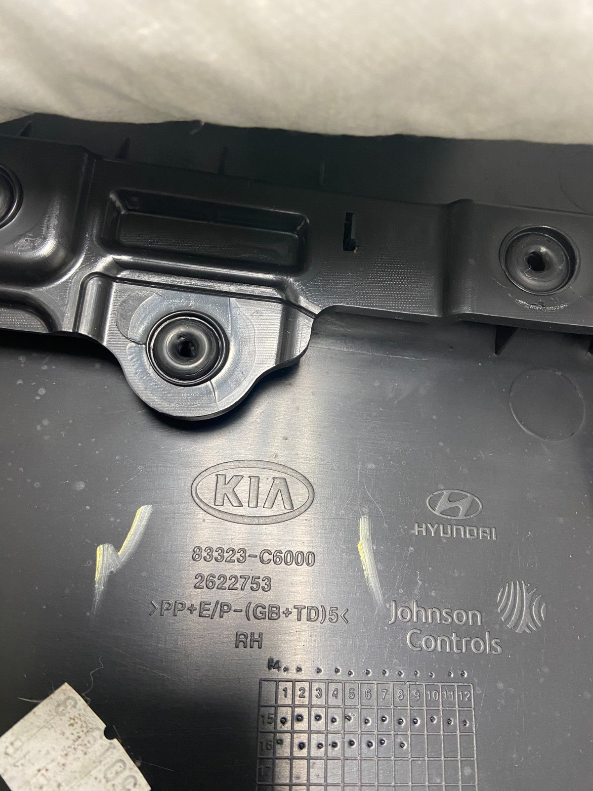 2016 to 2020 Kia Sorento Rear Right Passenger RH Side Door Panel Trim Y4922 DG9