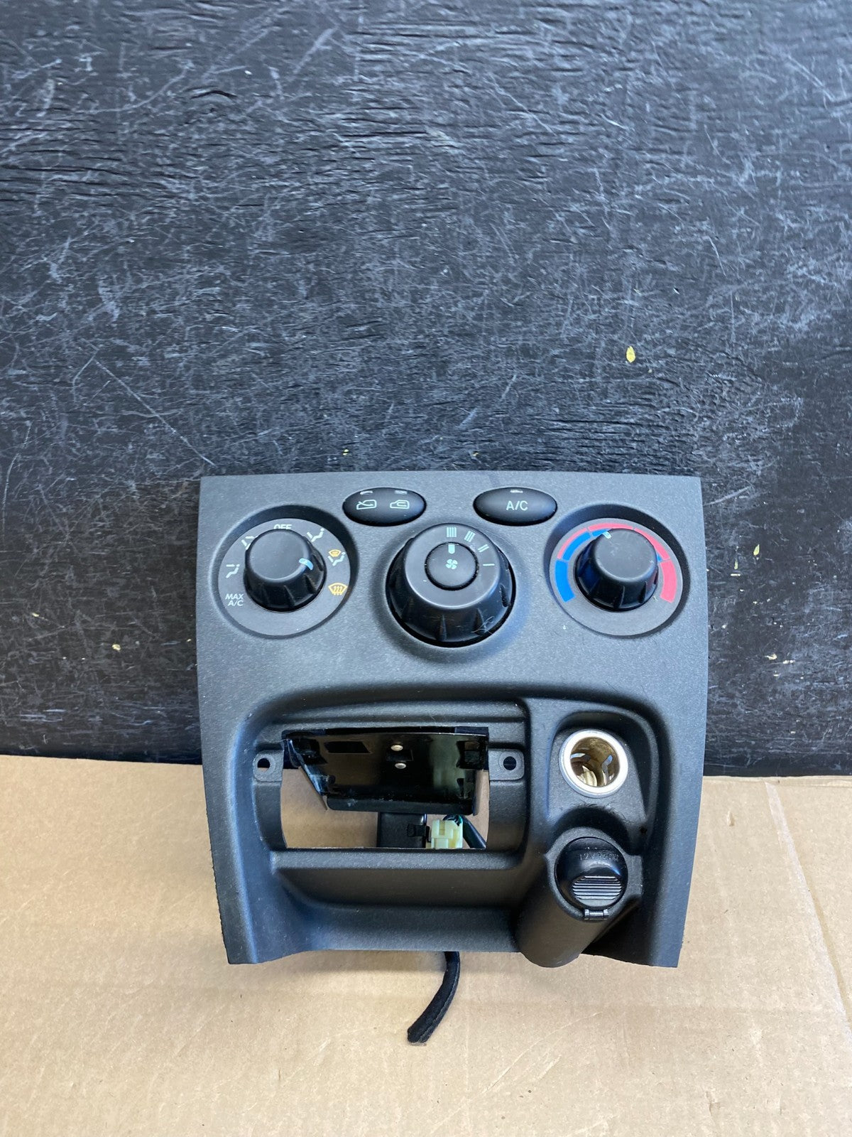 2001 to 2006 Hyundai Santa Fe Temperature Climate Control Heat A/C AI3171 DG0