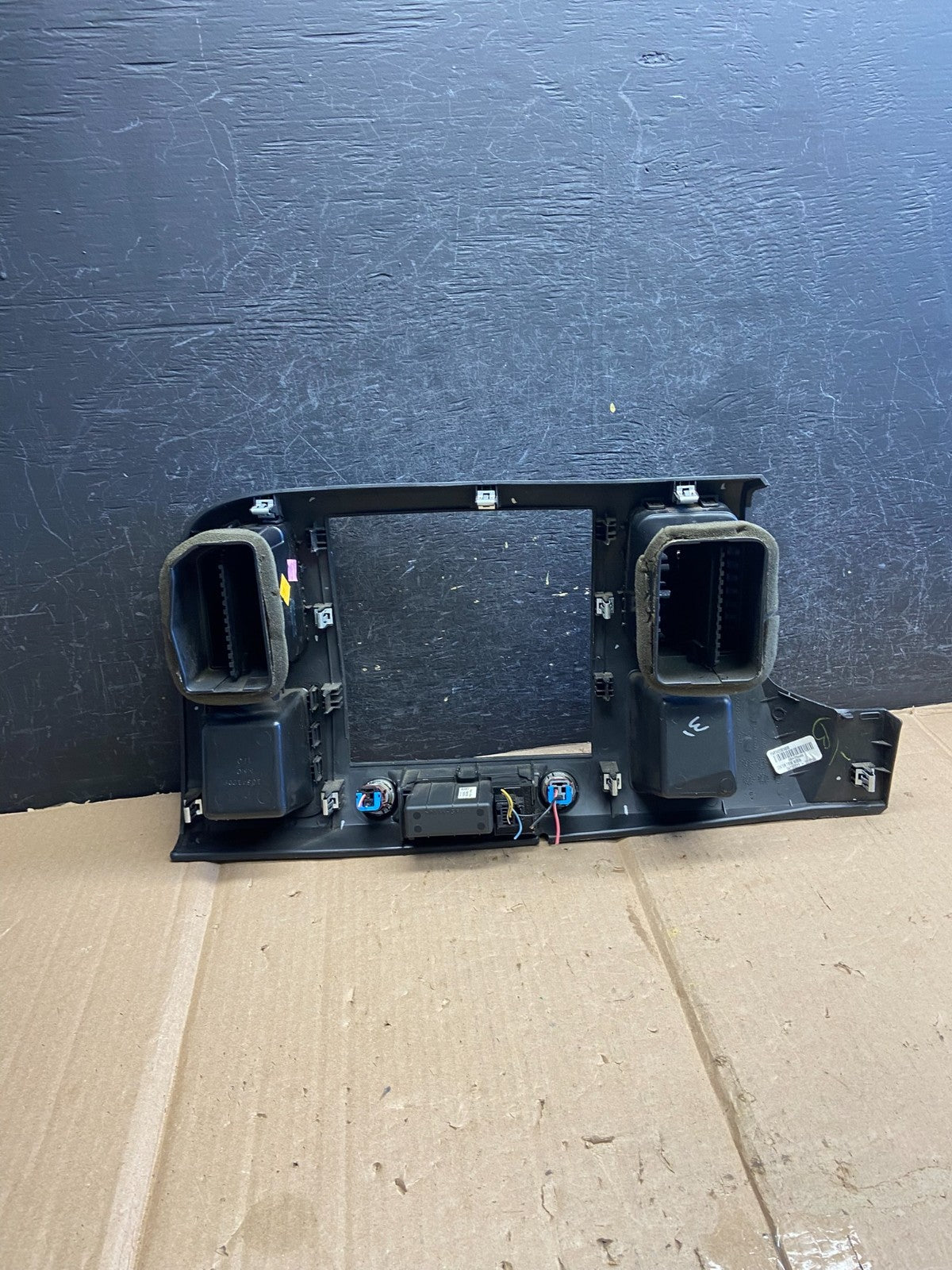 2007 to 2014 Silverado Sierra Center Console Radio Bezel Air Vents AH5653 DG3
