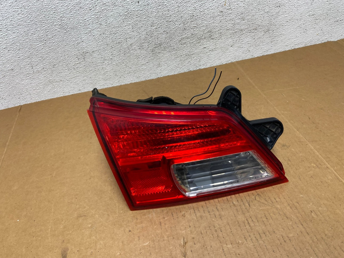2010-2014 Subaru Outback Left Driver Lh Side Inner Tail Light AD9083 DW0