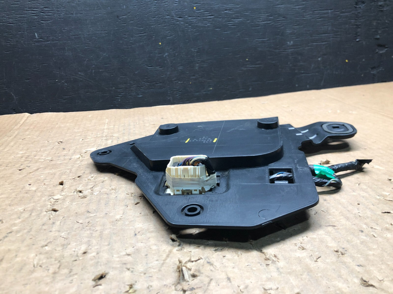 2005 - 2011 Cadillac STS Front Right Passenger Door Control Module Bracket G36574