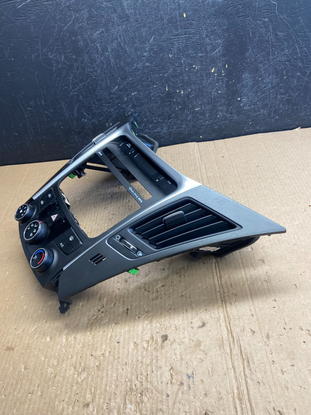 2011 - 2014 Hyundai Sonata Center Radio Climate Control Air Vent Bezel AE4098 DG2