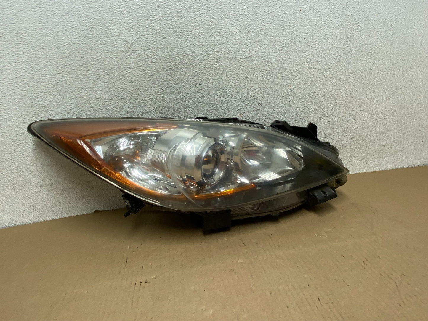 2010 - 2013 Mazda 3 Halogen Right Passenger Rh Side Headlight AG7910 DW0