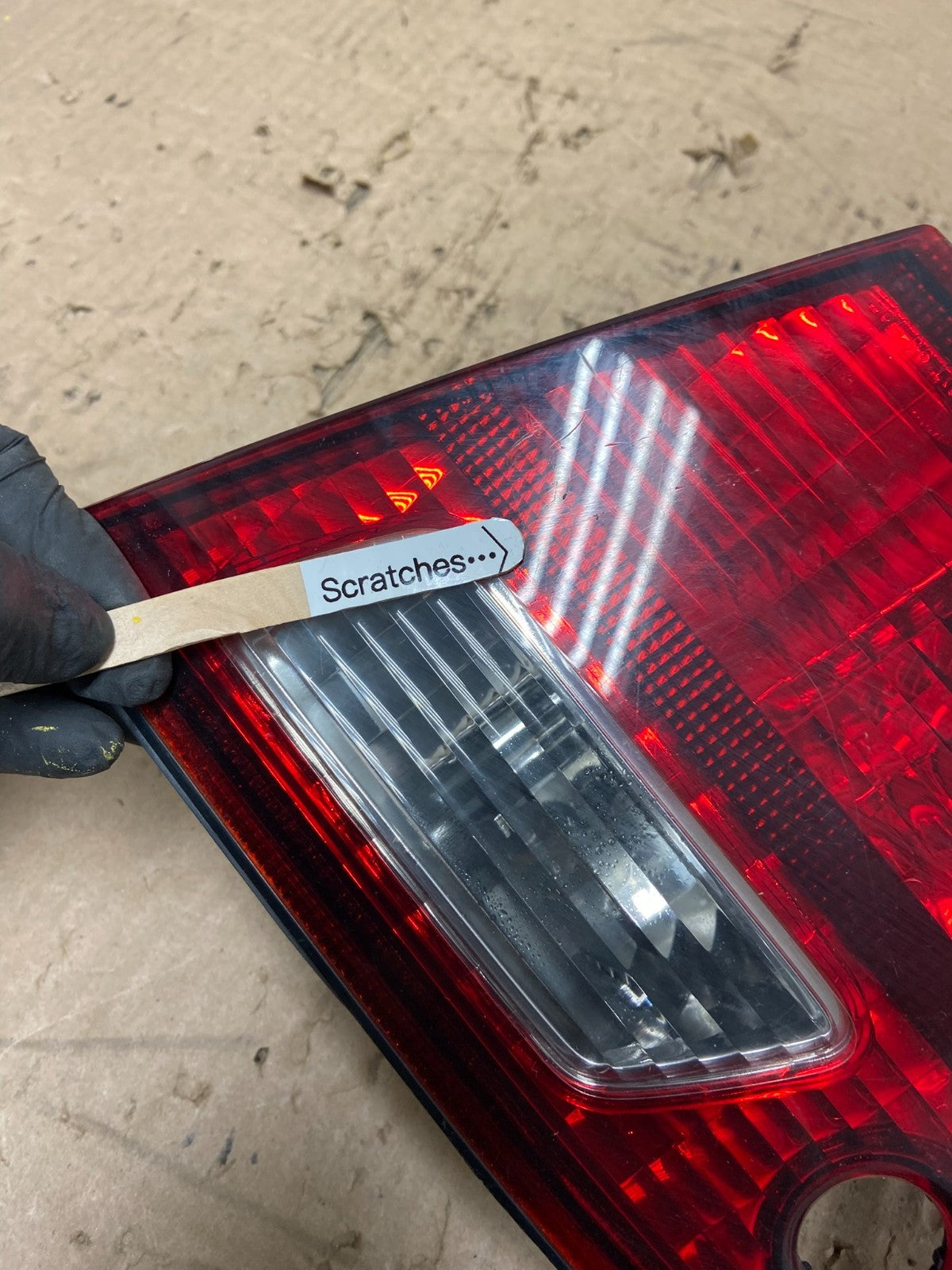 1998-1999 Toyota Avalon Right Passenger RH Side Inner Tail Light OEM Y0439 GD3