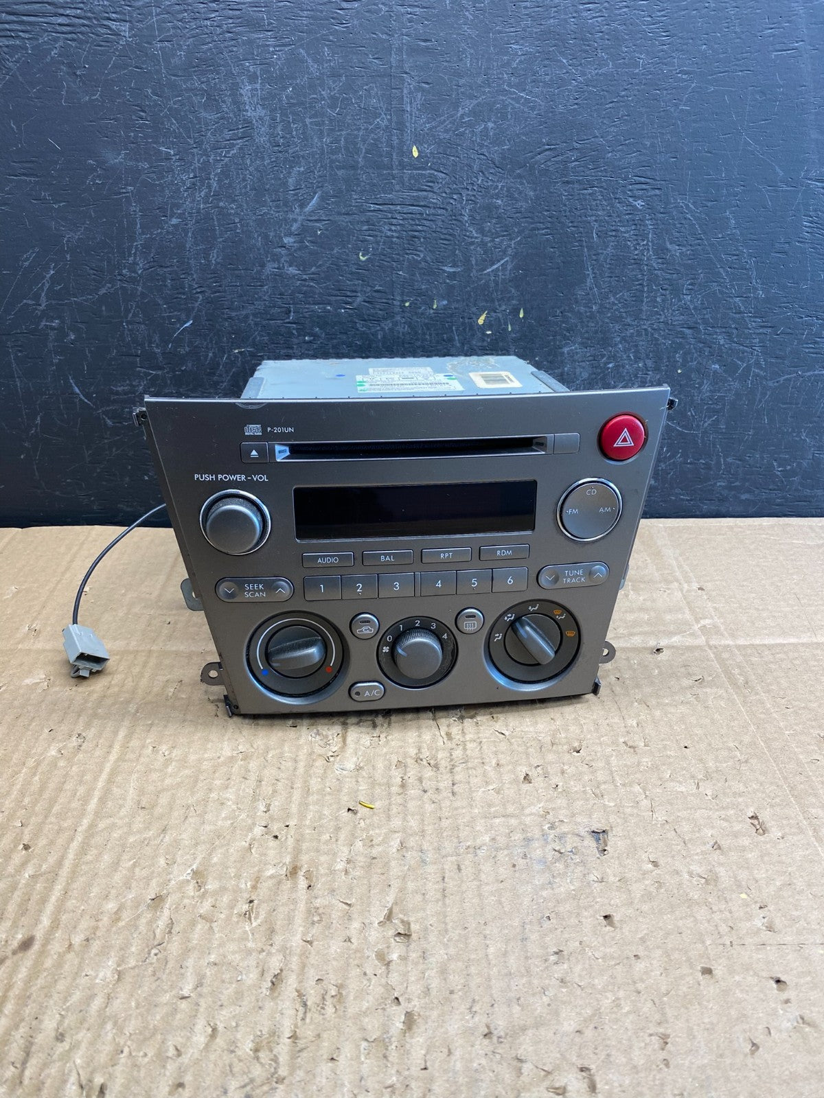 2005 to 2009 Subaru Legacy AM FM CD Radio Climate Control Player AC9612 DG0