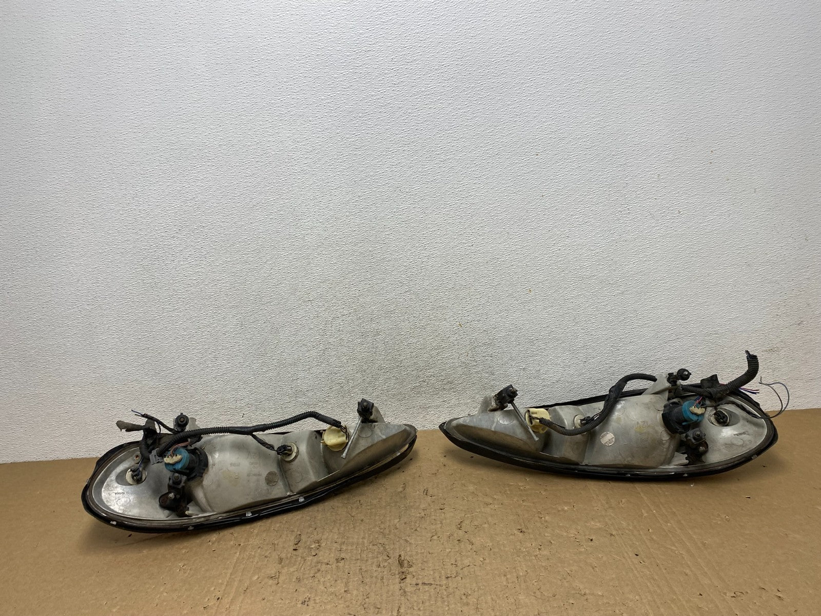 1999 to 2005 Pontiac Grand Am Left+Right Set Headlights AG1428 DW7