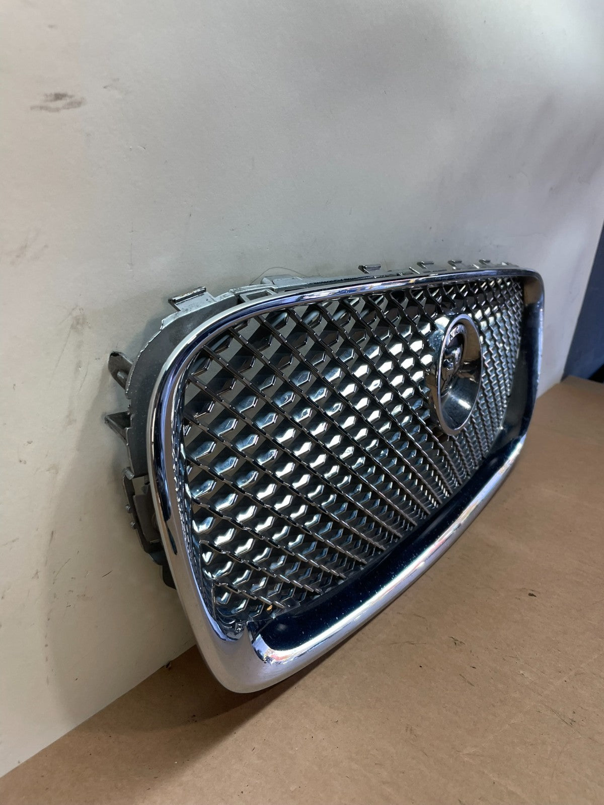 2009 2010 2011 Jaguar XF Front Upper Grill Grille AJ2788 DG2
