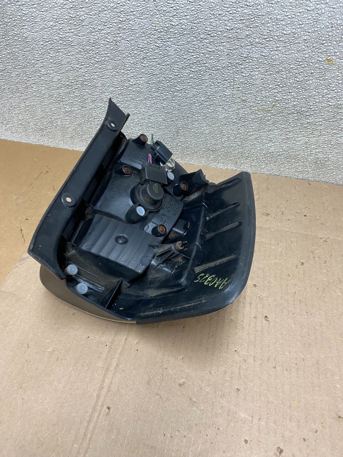 2008 - 2011 Mercury Mariner Right Passenger Side Tail Light AA0325 DW6