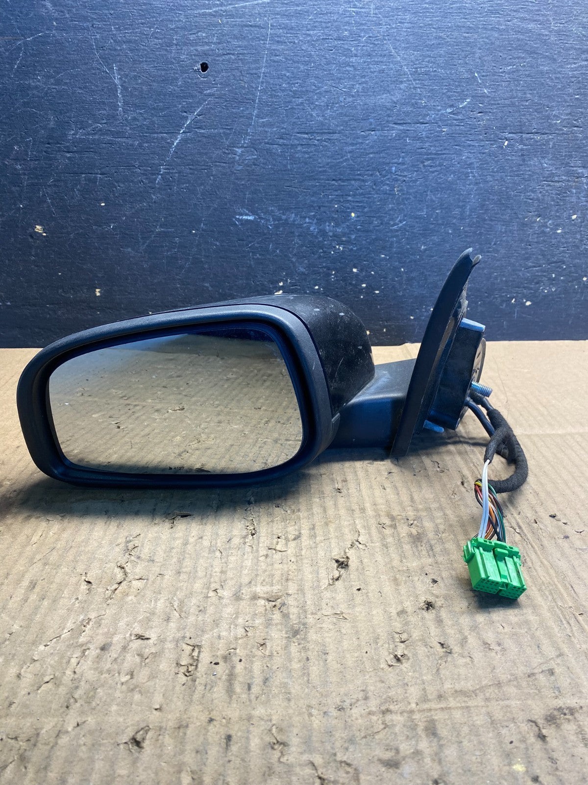 2004 - 2006 Volvo S60 Left Driver LH Front Door View Mirror OEM AA7515 MS9