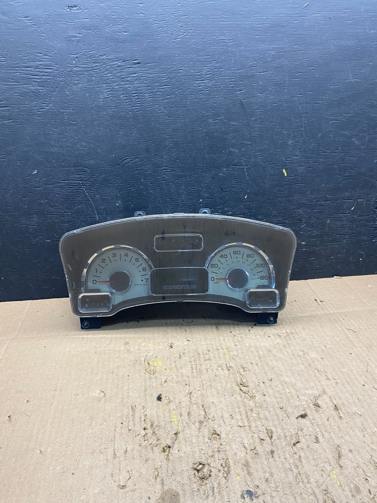 2010 2011 Ford  Expedition Speedometer Cluster Gauge Oem P7792 DG0