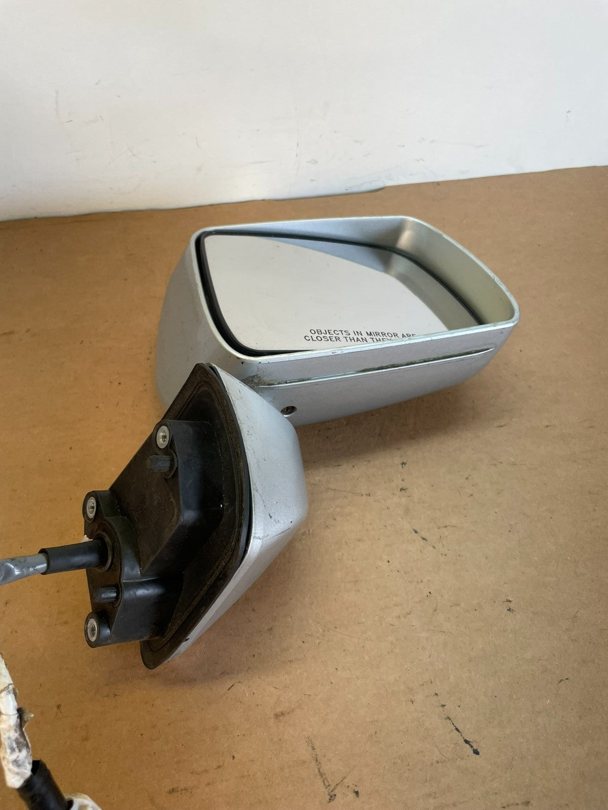 2004 - 2011 Mitsubishi Endeavor Right Passenger RH Door View Mirror AG0663 DW2