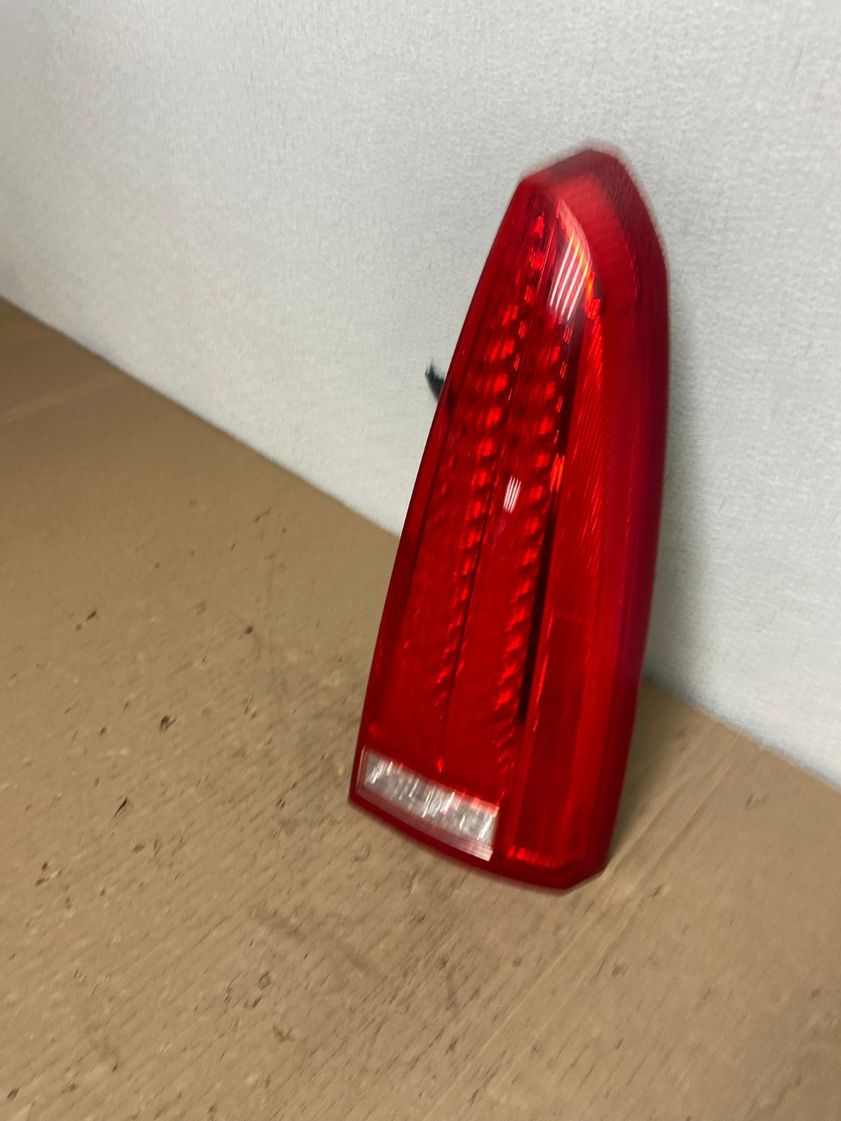 2006 to 2011 Cadillac DTS Right Passenger Rh Side LED Tail light Oem AB6636 LK1
