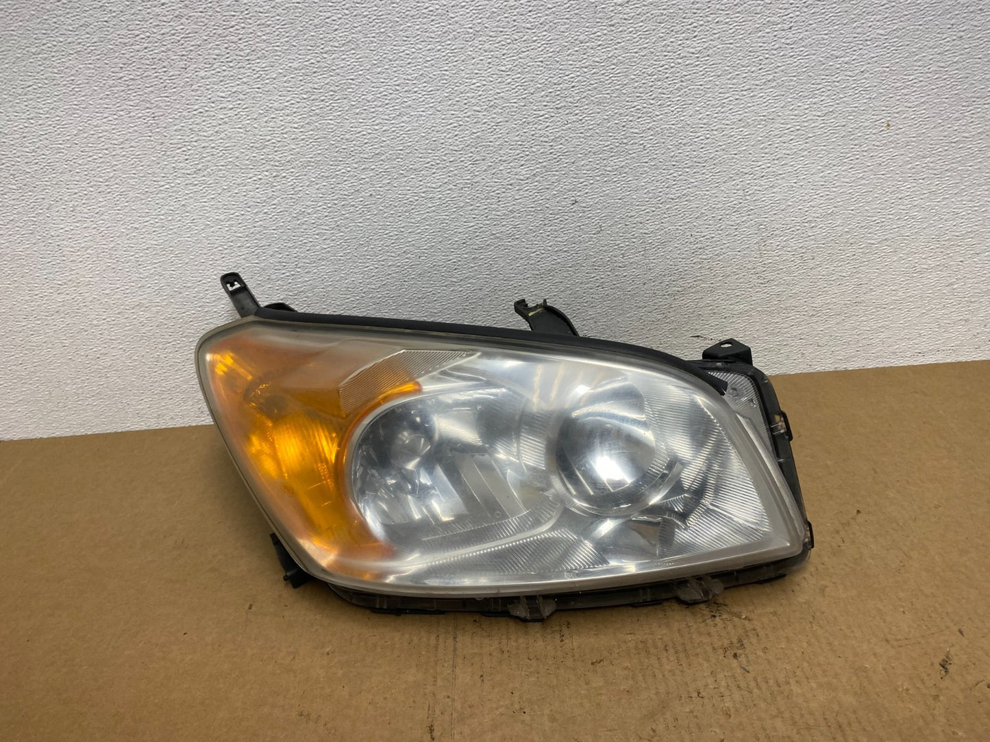 2009 - 2012 Toyota Rav4 Right Passenger RH Side Headlight Halogen AC1846 DW0