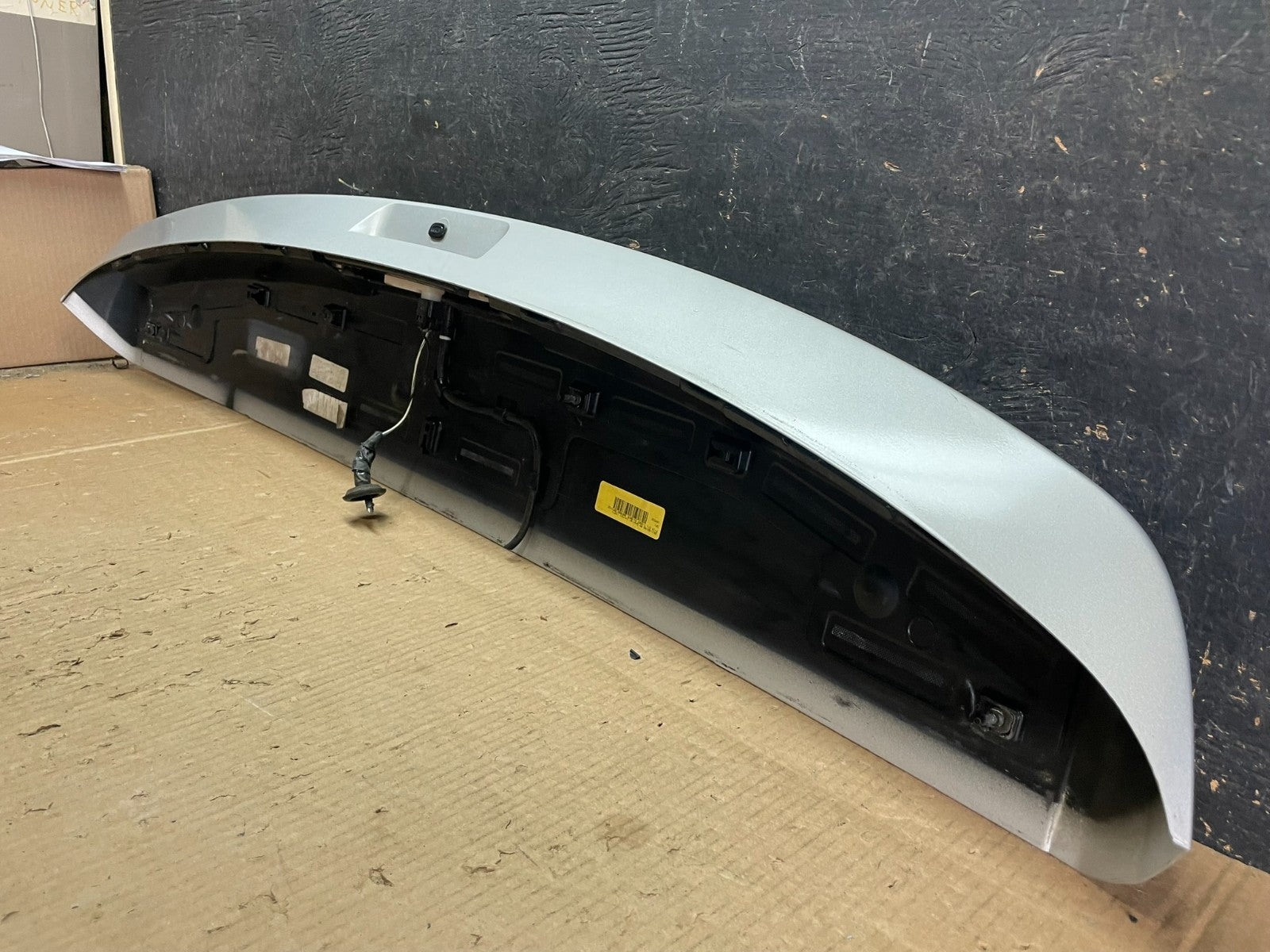 2009 to 2014 Volkswagen Routan Rear Spoiler OEM AB322412