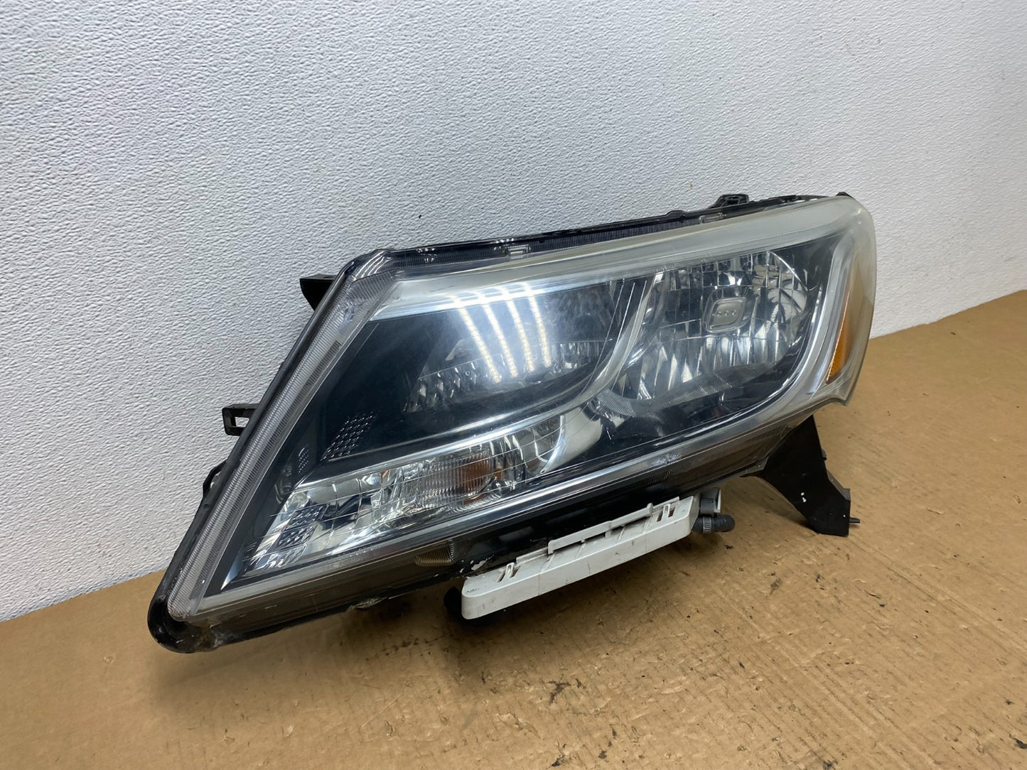 2013 - 2016 Nissan Pathfinder Left Driver LH Side Headlight Halogen AC77862