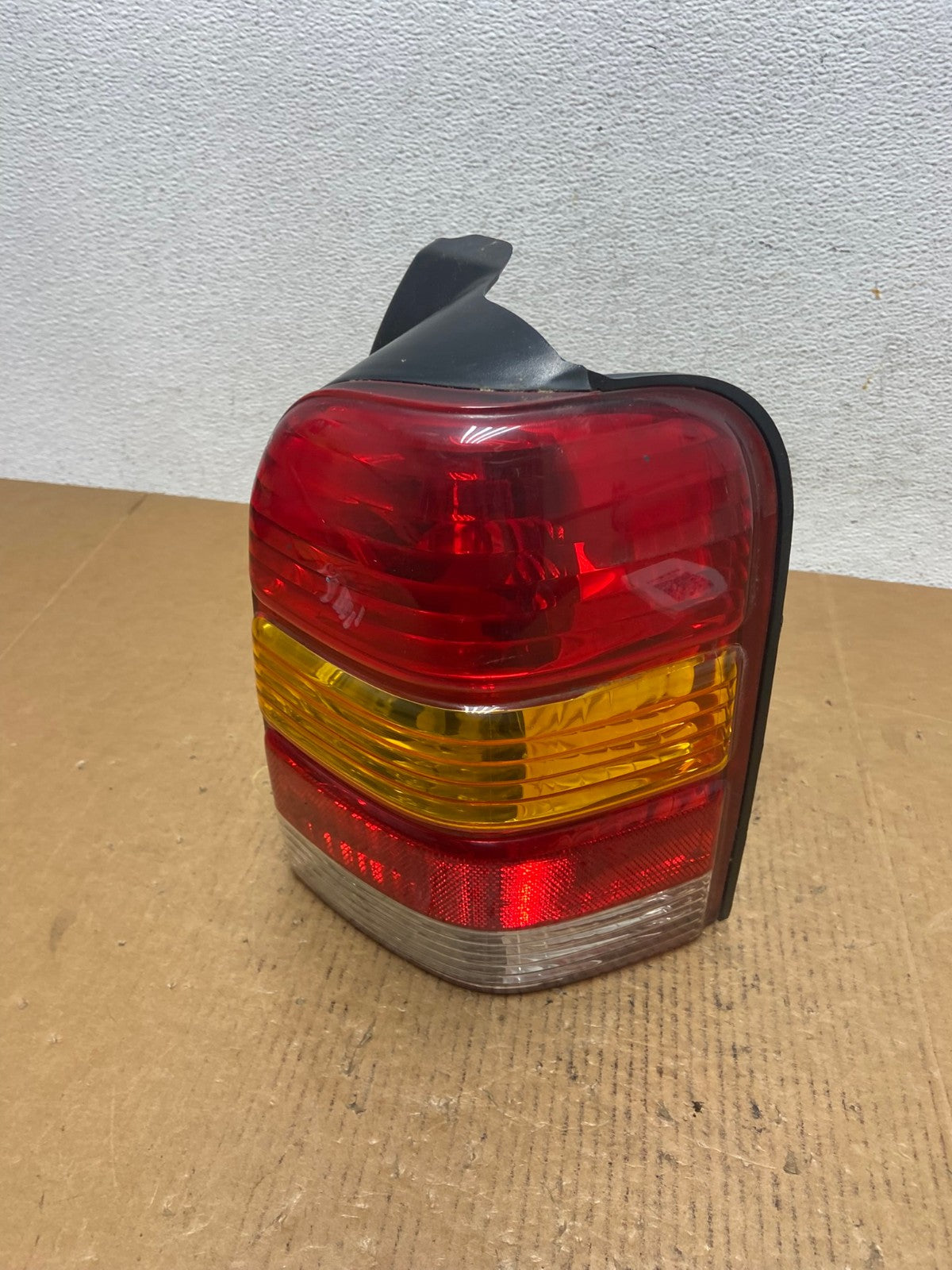 2001 to 2007 Ford Escape Right Passenger RH Side Tail Light AE0484 LK0