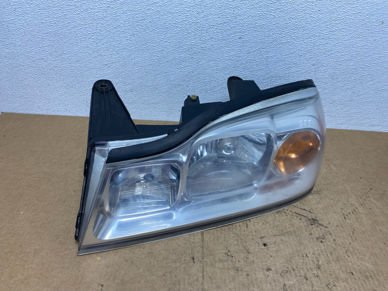 2006 to 2007 Saturn Vue Headlight Left Driver LH Side Halogen Oem AC3538 DW2