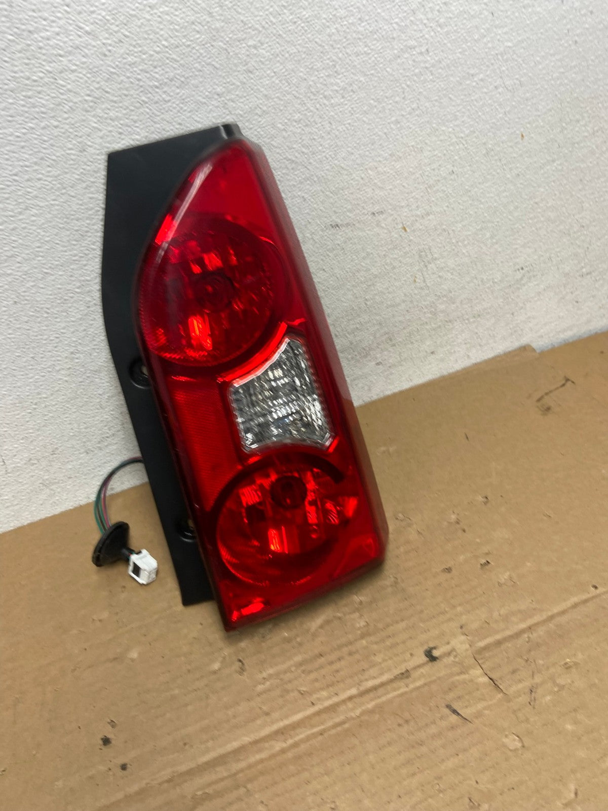 2005 to 2015 Nissan Xterra Right Passenger Rh Side Tail light AD3911 LK2