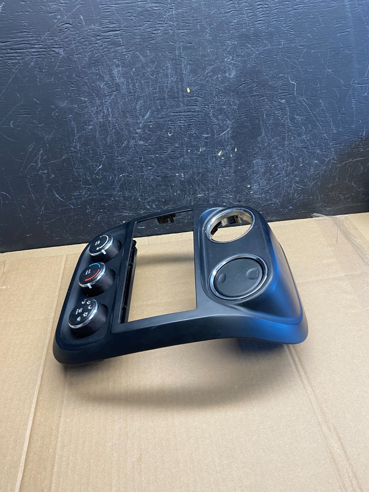2011 to 2017 Jeep Compass Dash Climate Temperature Control Radio Bezel AD2040 DG2