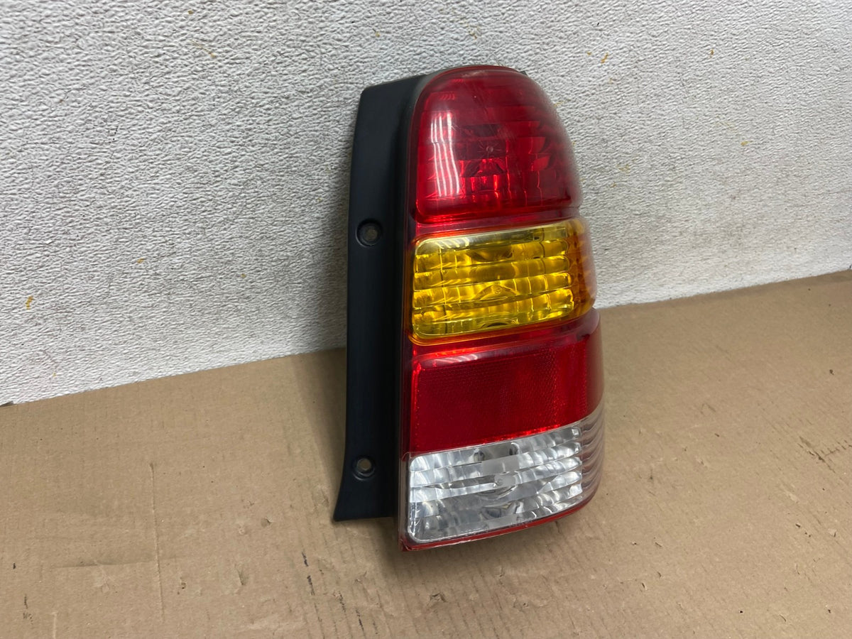2001 to 2007 Ford Escape Right Passenger RH Side Tail Light AH5790 LK1