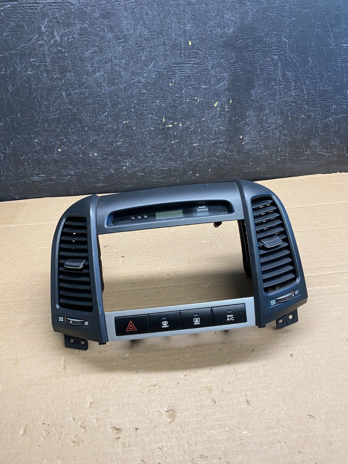 2007 to 2009 Hyundai Santa Fe Center Dashboard Radio Bezel Trim AG5207 DG0