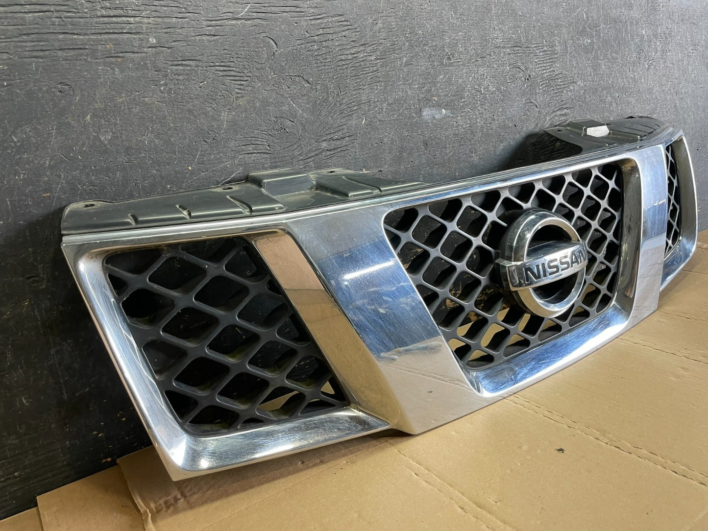 2005 2006 2007 Nissan Pathfinder Chrome Front Upper Grill Grille OEM AA8813 DG2