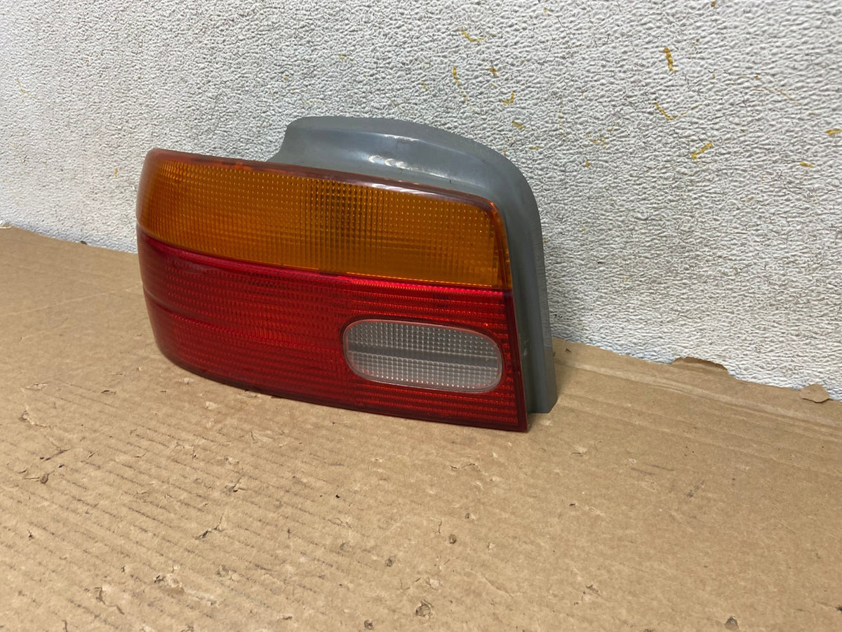 1998 to 2002 Chevrolet Prizm Left Driver Lh Side Tail Light AH8851 LK2