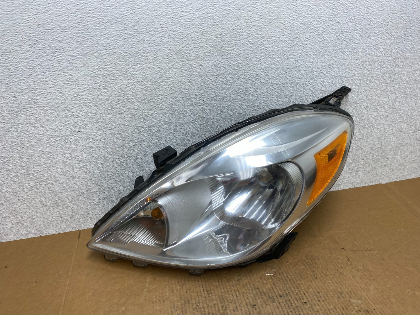 2012 2013 2014 Nissan Versa Sedan Headlight Left Driver LH AE1184 DW2