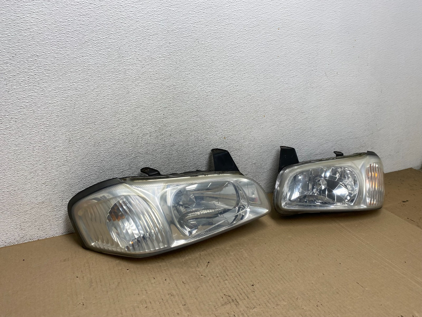 2000 to 2001 Nissan Maxima Left + Right Set Halogen Headlights AF5852 DW2