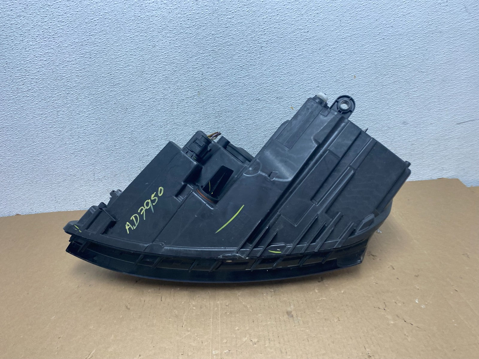 2011 to 2014 Volkswagen Jetta Right Passenger RH Headlight Halogen AD7950 DW6