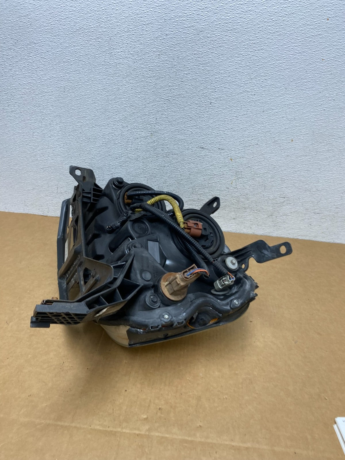 2005 to 2007 Ford Five Hundred Halogen Right Passenger Side Headlight AD4481 DW7