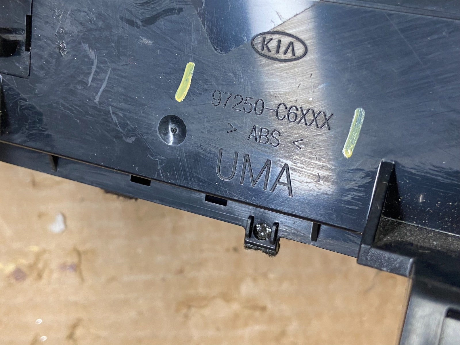 2016 to 2018 Kia Sorento Temperature AC Climate Control 97250-c6xxx  Z4233  DG6