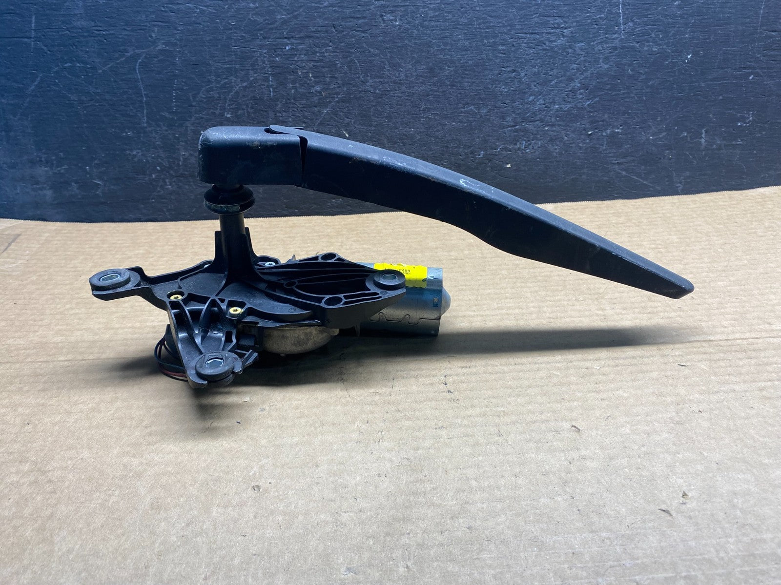 2011 to 2019 Ford Explorer Rear Windshield Wiper Motor af7773 DG1