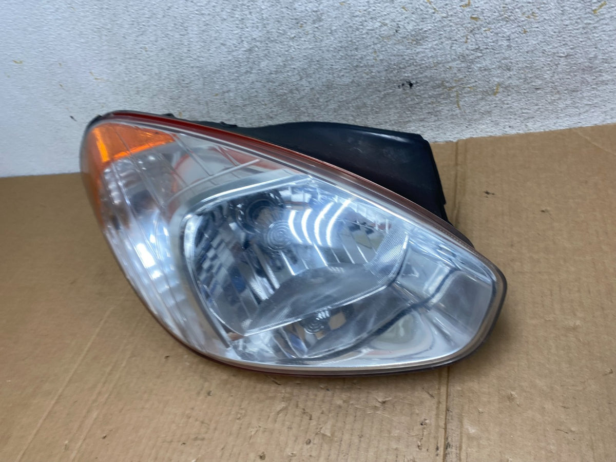 2006 to 2011 Hyundai Accent Sedan Right Passenger Halogen Headlight AI4470 DW1