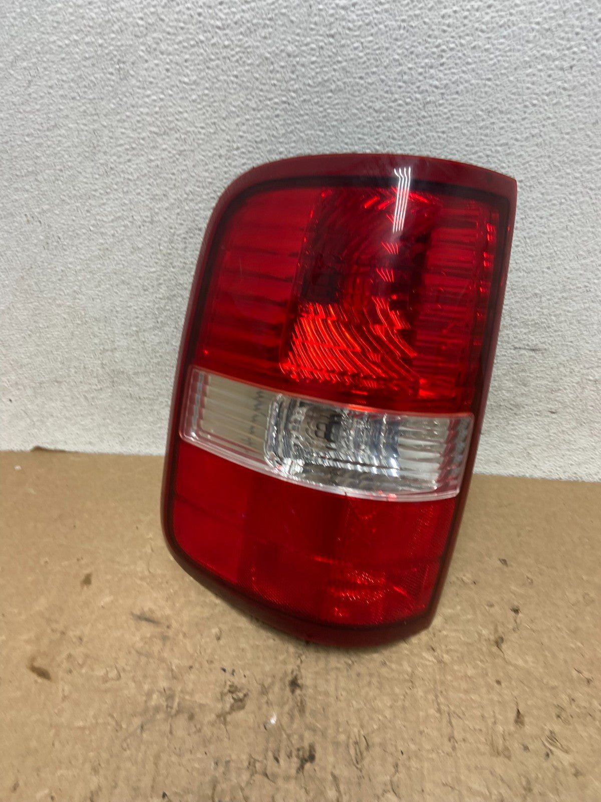 2004 to 2008 Ford F150 F-150 Left Driver LH Side Tail Light AF8396 DW0