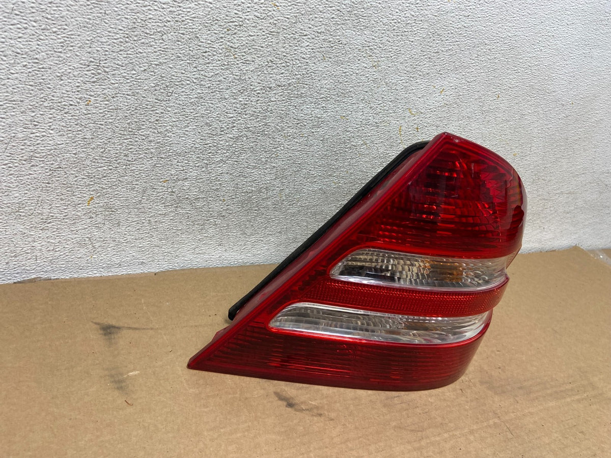2005-2007 Mercedes-Benz C230 W203 C-Class Right Passenger Tail Light AH4451 DW1