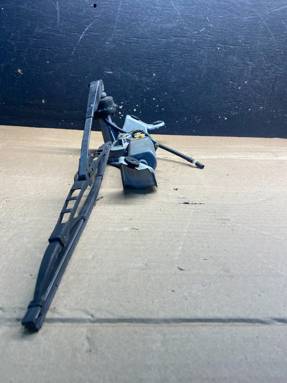 2000 to 2004 Subaru Outback Rear Windshield Washer Wiper Motor AA3119 DG2