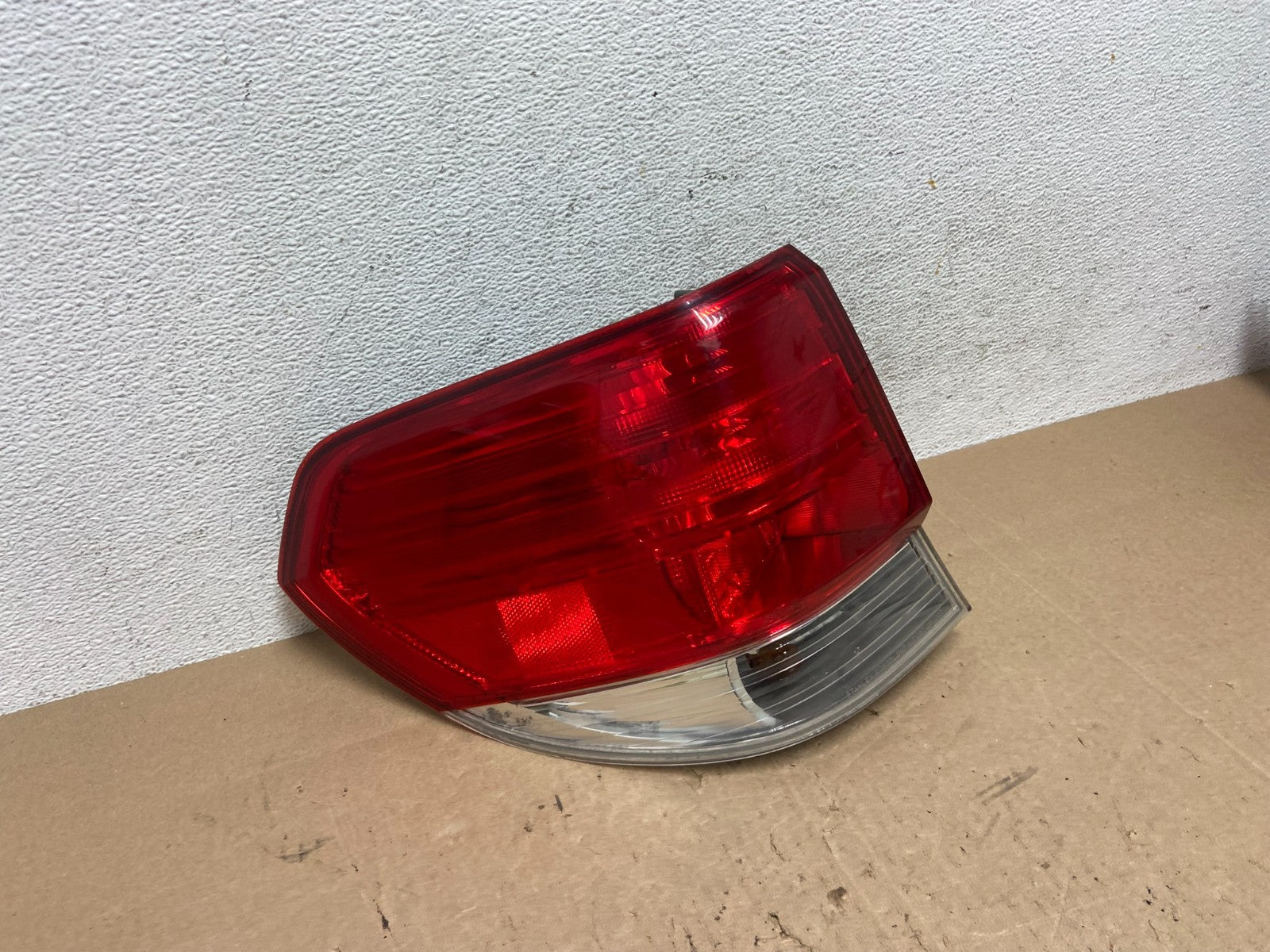 2008 2009 2010 Honda Odyssey Left Driver LH Side Tail Light AE6032 DW2