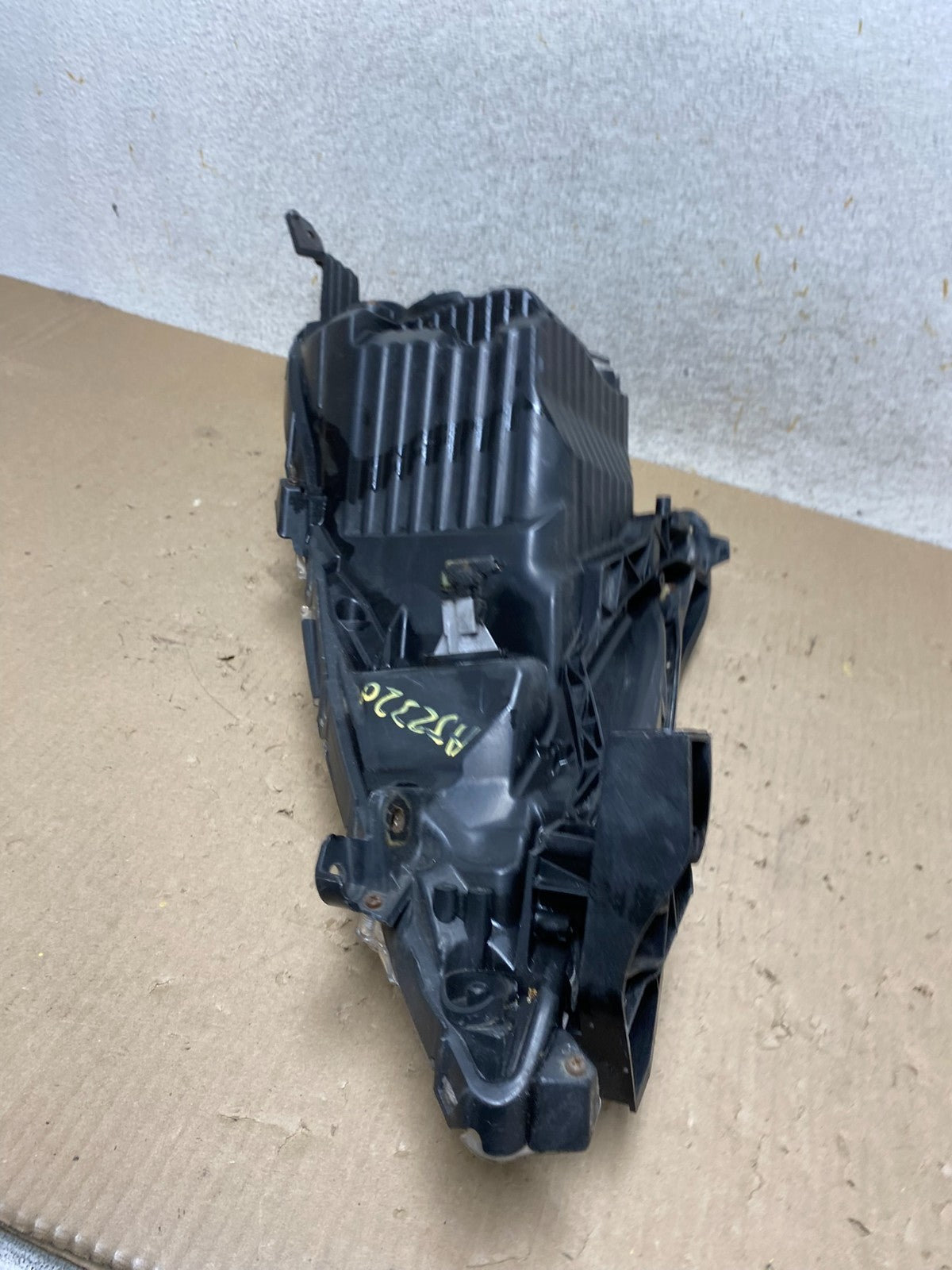 2009 to 2013 Honda Fit Right Passenger RH Side Headlight Halogen AJ2320 DW8